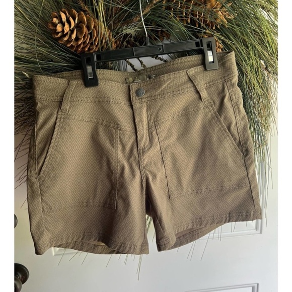 Womens Green prAna lightweight walking shorts, Size 6 - Picture 4 of 16